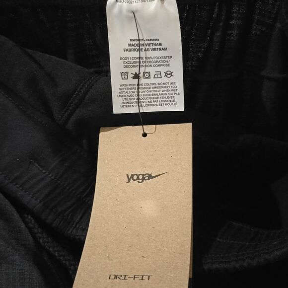 1284 NWT Nike Men's Black Elastic Waistband Yoga Dri-FIT Unlined Shorts - Picture 5 of 5